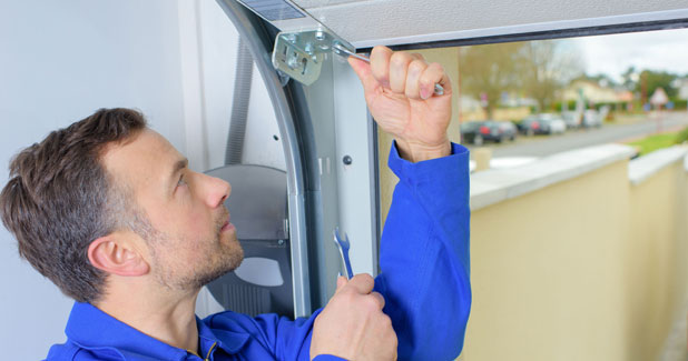 Garage door specialist Bellevue